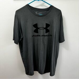 Under Armour Men's gray T-Shirt size XL